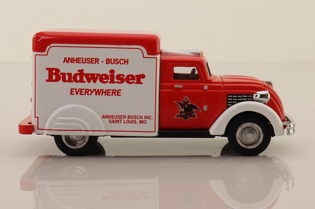 Matchbox Collectibles YYM35254 (YVT02); 1937 Dodge Airflow Refrigerated Van; Budweiser